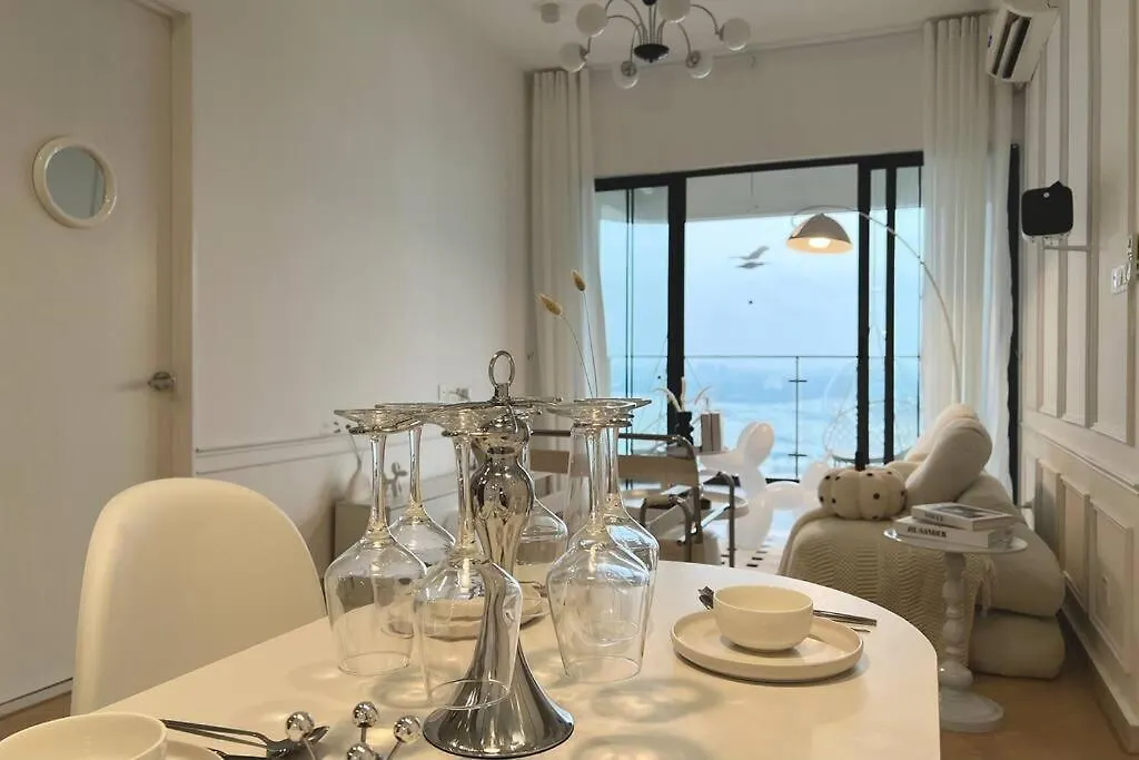 Dooga Ins-Dreamspace L37 Seaview Projector 1-6Pax Johor Bahru Apartment